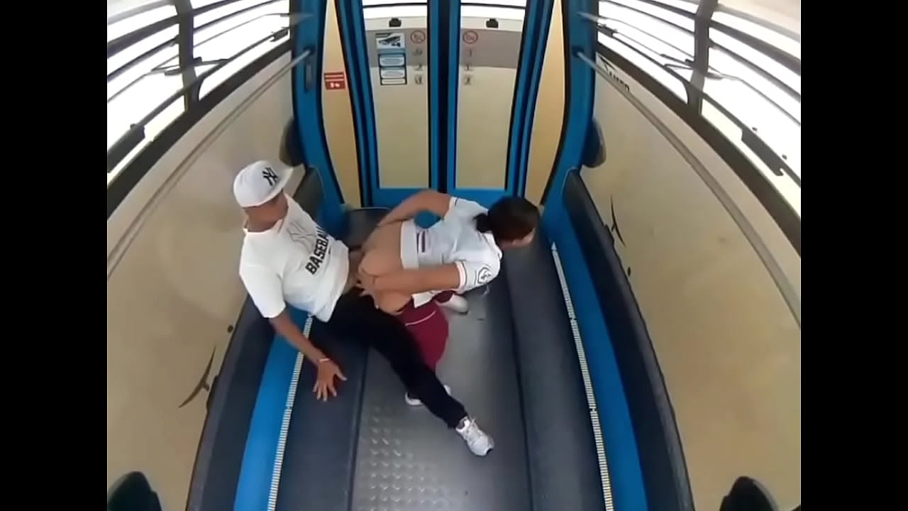 Sexo en público en un cablebus teleférico